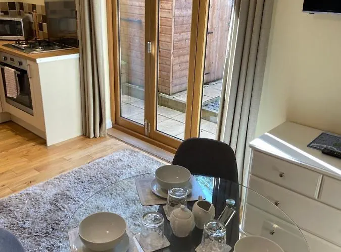 The Ashville Mews Готель